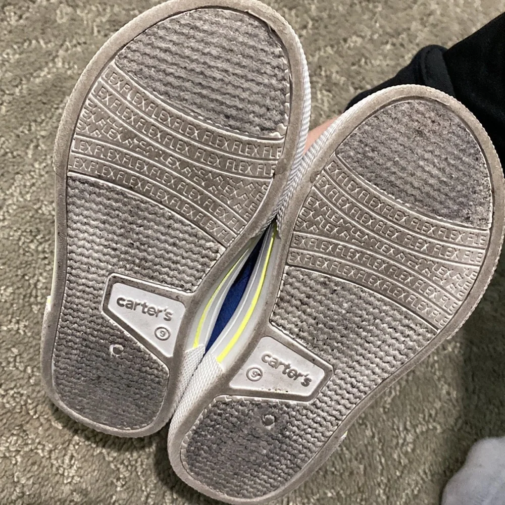 Carter’s boys Dino shoes size 9 in good condition